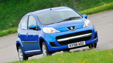 Peugeot 107 Mk1 - front cornering